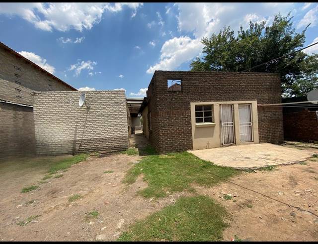 20 BEDROOM HOUSE FOR SALE IN VEREENIGING CENTRAL